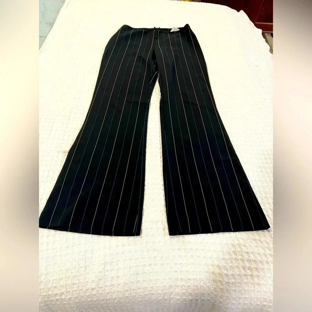 Cute pin striped flared leg pants. Great for office. Sz 5/6, fabric has stretch​